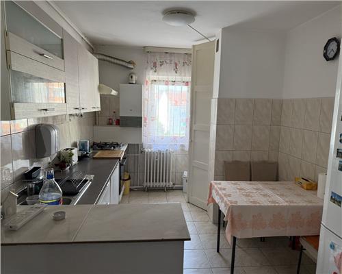 Apartament 4 camere Strand 81 mp utili etaj 3  cu balcon