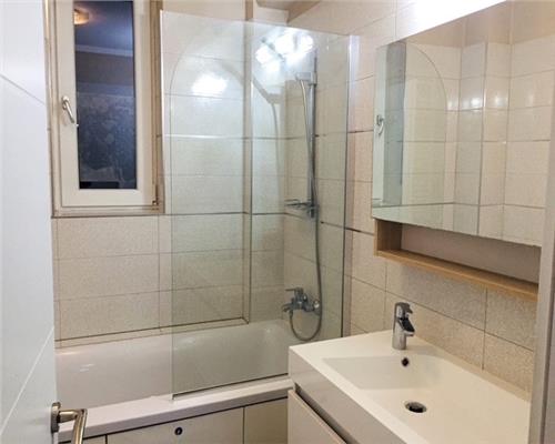 Apartament 3 camere 80 mp cu loc parcare in zona Padurea Dumbrava