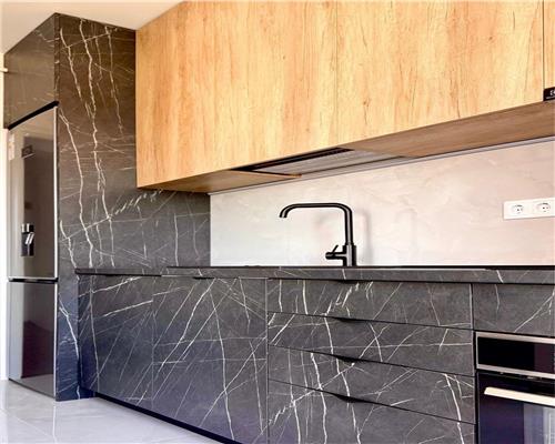 Apartament decomandat cu balcon parcare zona Avangarden