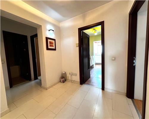Apartament decomandat modern cu 2 camere in Vasile Aron