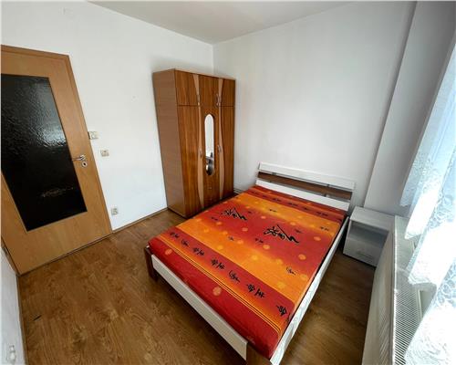 Apartament 3 camere decomandat 75 mp in Hipodrom IV