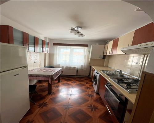 Apartament 3 camere decomandat 75 mp in Hipodrom IV