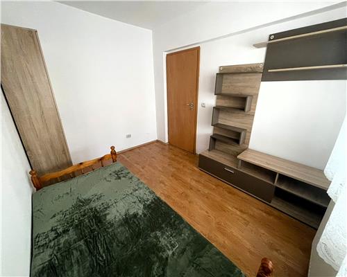 Apartament 3 camere decomandat 75 mp in Hipodrom IV