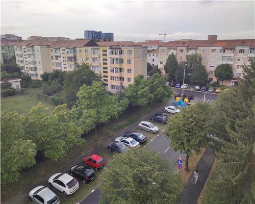 Apartament cu 4 camere 2 balcoane si baie cu fereastra pe Mihai Viteazu