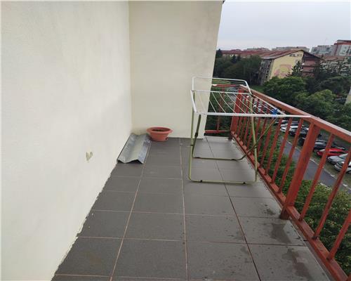 Apartament cu 4 camere 2 balcoane si baie cu fereastra pe Mihai Viteazu