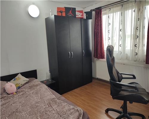 Apartament cu 4 camere 2 balcoane si baie cu fereastra pe Mihai Viteazu