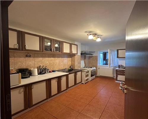 Apartament 3 camere 2 bai loggie balcon si pivnita in zona Vasilea Milea