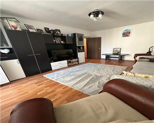 Apartament 3 camere 2 bai loggie balcon si pivnita in zona Vasilea Milea