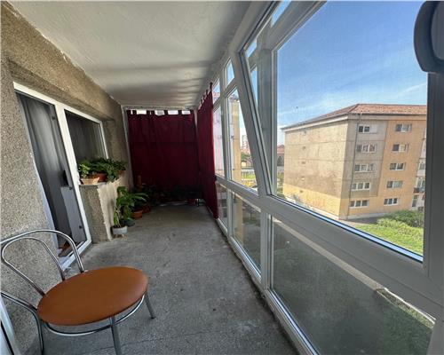 Apartament 3 camere 2 bai loggie balcon si pivnita in zona Vasilea Milea