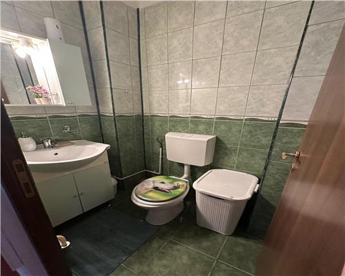 Apartament 3 camere 2 bai loggie balcon si pivnita in zona Vasilea Milea