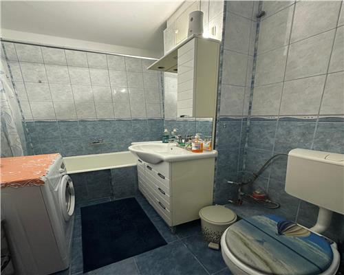 Apartament 3 camere 2 bai loggie balcon si pivnita in zona Vasilea Milea