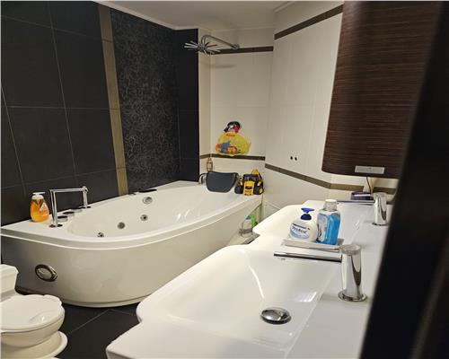 Apartament de lux 74 mp etaj 1 cu balcon si parcare Turnisor