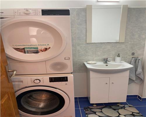 Apartament 2 camere cu balcon si parcare zona Terezian