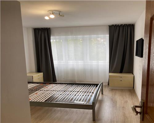 Apartament 2 camere cu balcon si parcare zona Terezian