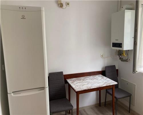 Apartament 2 camere cu balcon si parcare zona Terezian