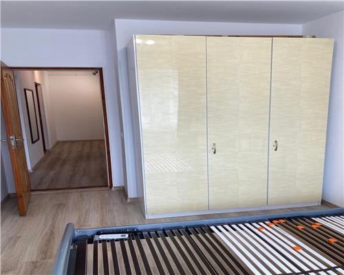 Apartament 2 camere cu balcon si parcare zona Terezian
