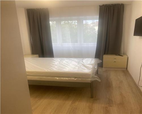 Apartament 2 camere cu balcon si parcare zona Terezian