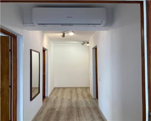 Apartament 2 camere cu balcon si parcare zona Terezian