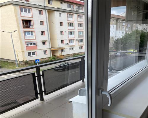 Apartament 2 camere cu balcon si parcare zona Terezian