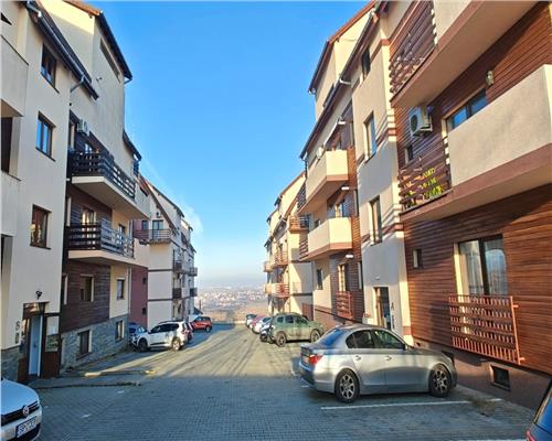 Apartament  4 camere 2 bai si loc parcare zona Valea Aurie