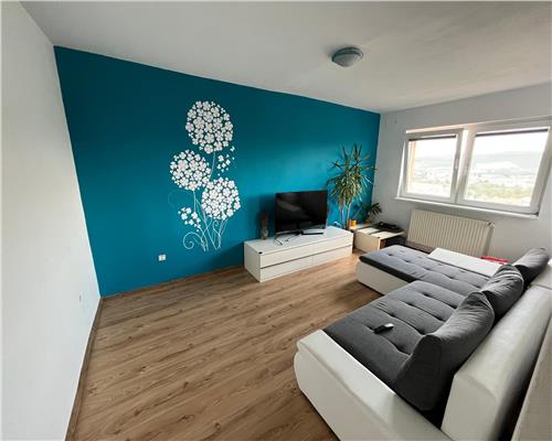 Apartament cu 3 camere decomandat si balcon in Vasile Aaron