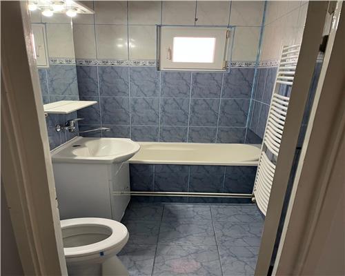 Apartament cu 3 camere decomandat si balcon in Vasile Aaron