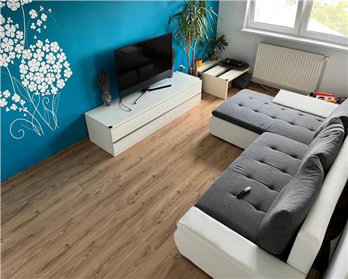 Apartament cu 3 camere decomandat si balcon in Vasile Aaron