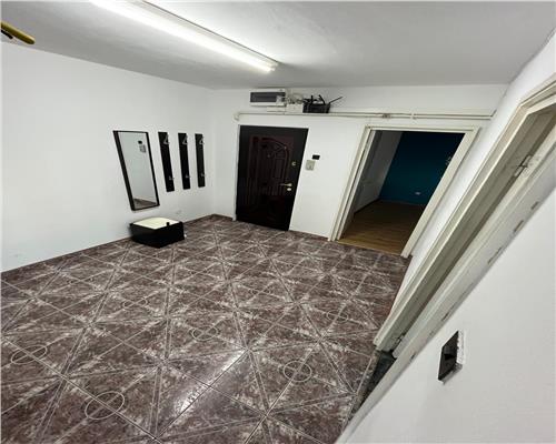 Apartament cu 3 camere decomandat si balcon in Vasile Aaron