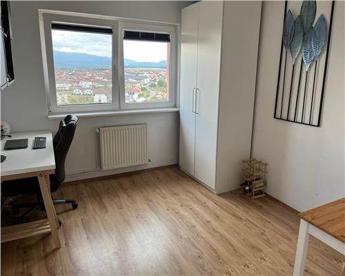 Apartament cu 3 camere decomandat si balcon in Vasile Aaron