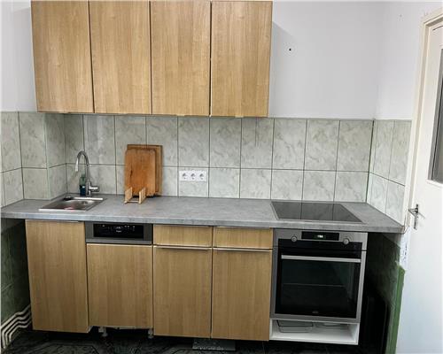 Apartament cu 3 camere decomandat si balcon in Vasile Aaron