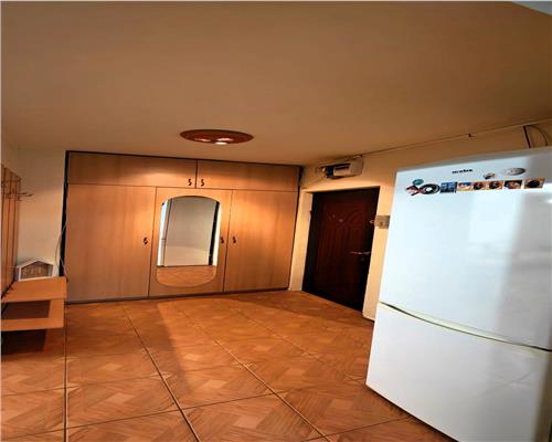 Apartament 2 camere 50mp cu balcon zona Mihai Viteazul