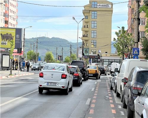 Apartament cu 3 camere si balcon in zona Vasile Aaron