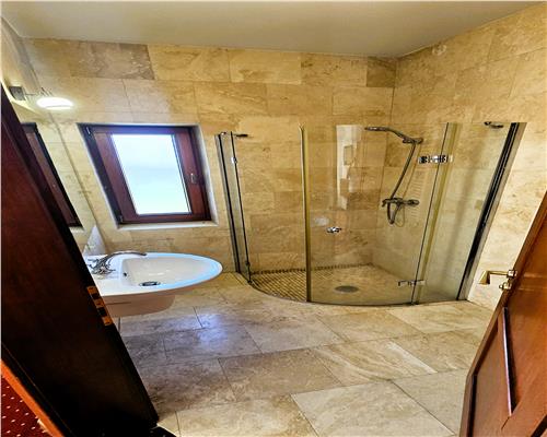 Casa Individuala Eleganta cu 5 Camere Terasa si Gradina in Selimbar