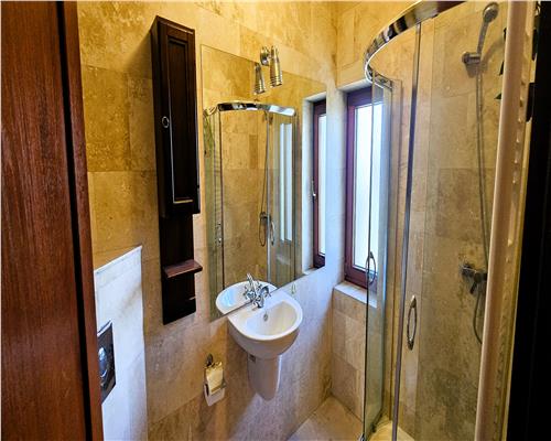 Casa Individuala Eleganta cu 5 Camere Terasa si Gradina in Selimbar