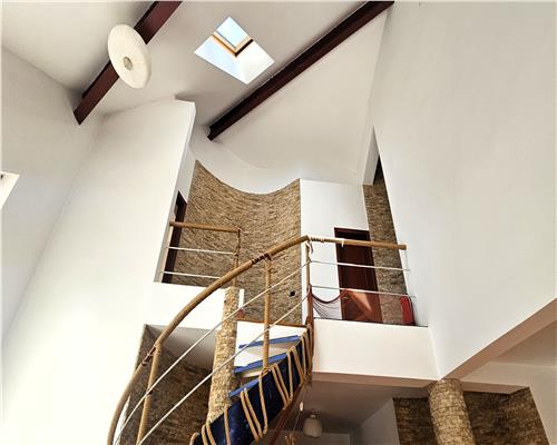 Casa Individuala Eleganta cu 5 Camere Terasa si Gradina in Selimbar