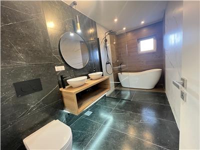 Pethouse de lux 4 camere 2 bai 2 terase si parcare in zona Centrala