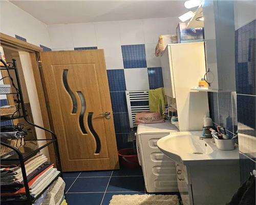 Apartament 2 camere cu balcon si parcare zona Terezian