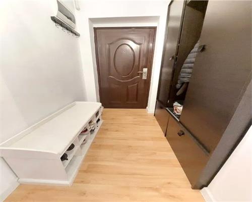 Apartament 2 camere cu balcon si parcare zona Terezian
