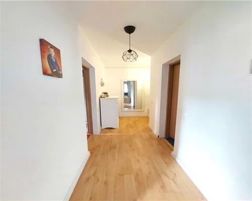 Apartament 2 camere cu balcon si parcare zona Terezian