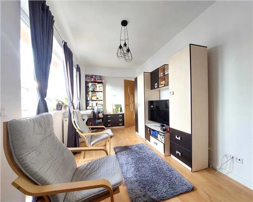 Apartament 2 camere cu balcon si parcare zona Terezian