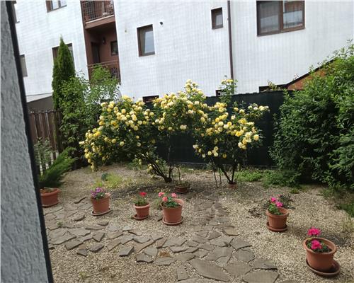 Apartament 3 camere cu gradina 63 mp si loc de parcare zona Calea Cisnadiei