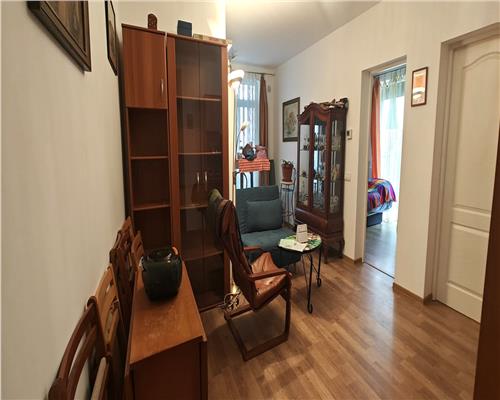 Apartament 3 camere cu gradina 63 mp si loc de parcare zona Calea Cisnadiei