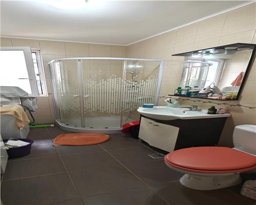 Apartament 3 camere cu gradina 63 mp si loc de parcare zona Calea Cisnadiei
