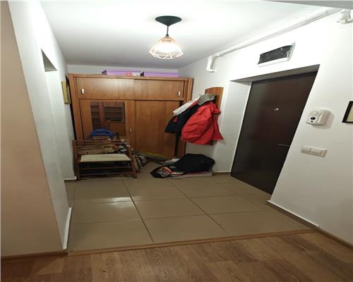 Apartament 3 camere cu gradina 63 mp si loc de parcare zona Calea Cisnadiei