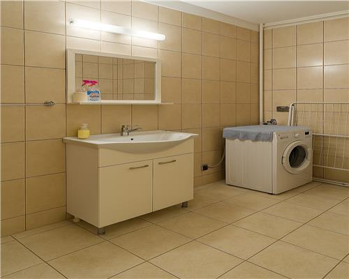 Apartament 3 camere strand 65 mp utili  parter