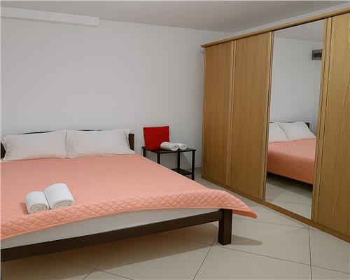 Apartament 3 camere strand 65 mp utili  parter