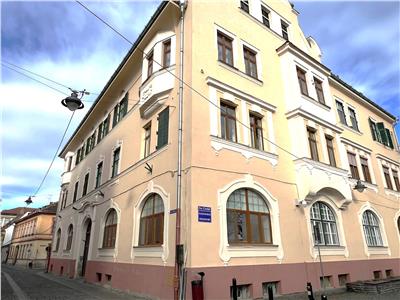 Apartament renovat cu 2 camere in zona ultracentrala