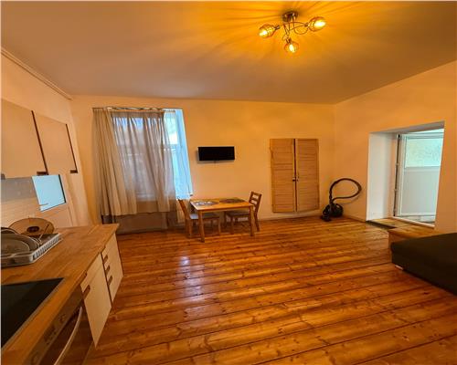 Apartament renovat cu 2 camere in zona ultracentrala