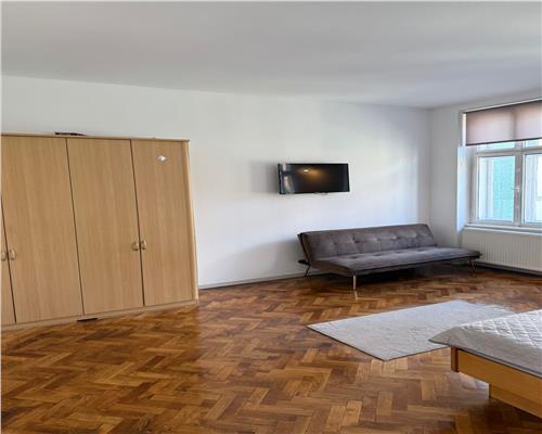 Apartament renovat cu 2 camere in zona ultracentrala