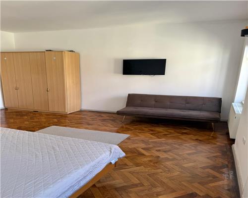 Apartament renovat cu 2 camere in zona ultracentrala